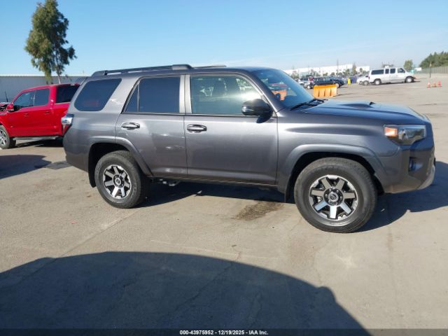Toyota 4Runner Trd Off Road Premium Image 14