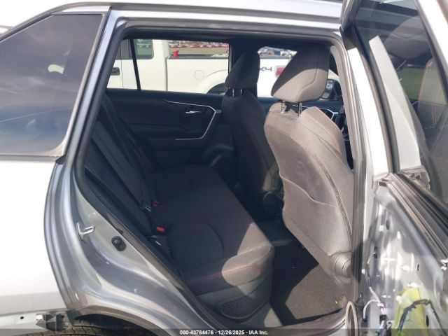 Toyota RAV4 Se Image 9