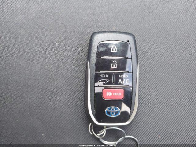 Toyota RAV4 Se Image 10