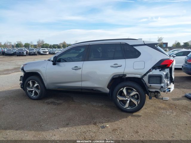 Toyota RAV4 Se Image 12