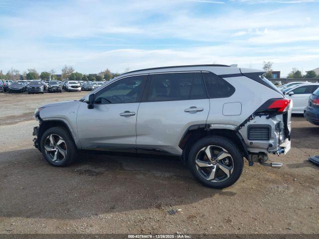 Toyota RAV4 Se Image 12