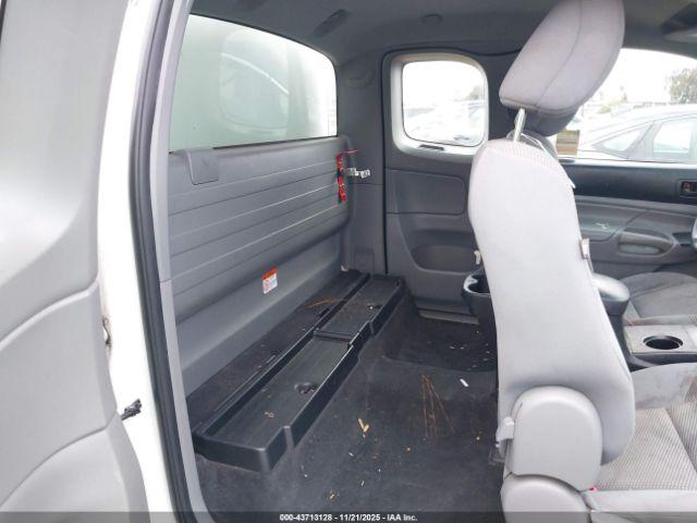 Toyota Tacoma Image 9