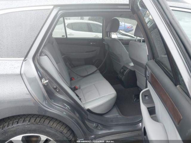 Subaru Outback 2.5i Limited Image 11
