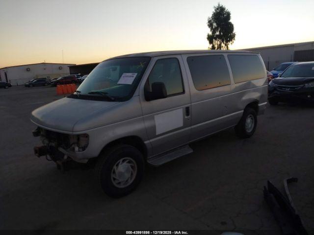 Ford E-150 Image 2