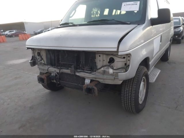 Ford E-150 Image 4