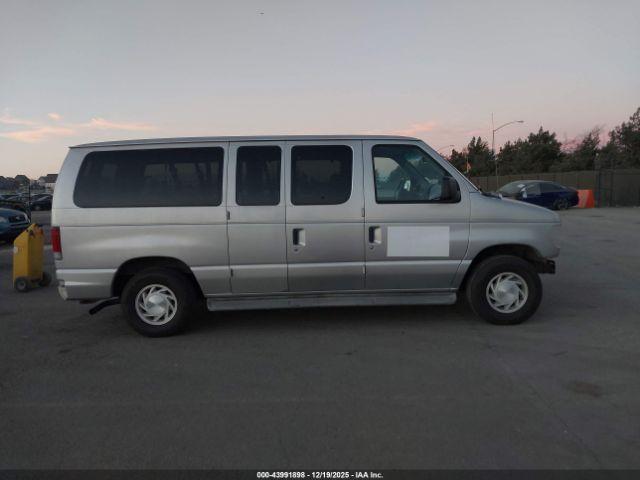 Ford E-150 Image 11