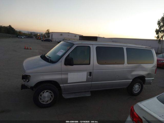 Ford E-150 Image 14
