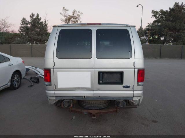 Ford E-150 Image 13