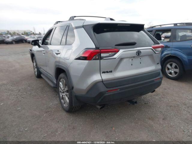 Toyota RAV4 Xle Premium Image 15