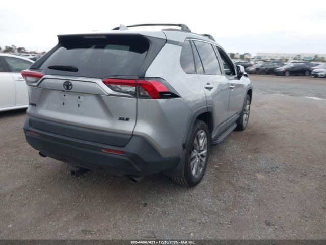 Toyota RAV4 Xle Premium Image 3