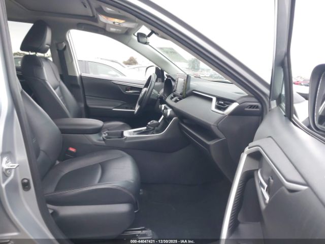 Toyota RAV4 Xle Premium Image 7