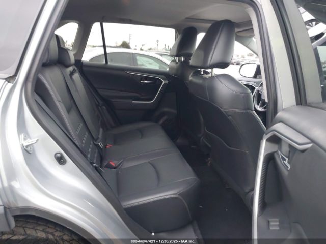 Toyota RAV4 Xle Premium Image 9