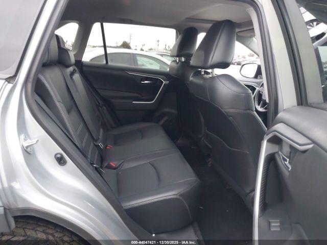 Toyota RAV4 Xle Premium Image 9