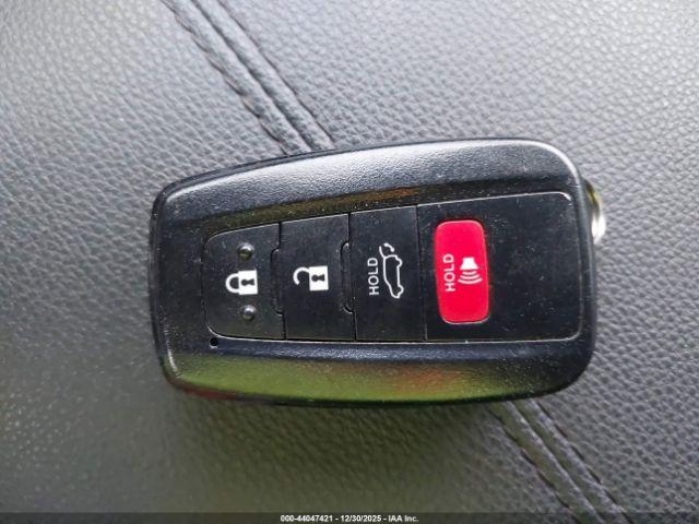 Toyota RAV4 Xle Premium Image 10