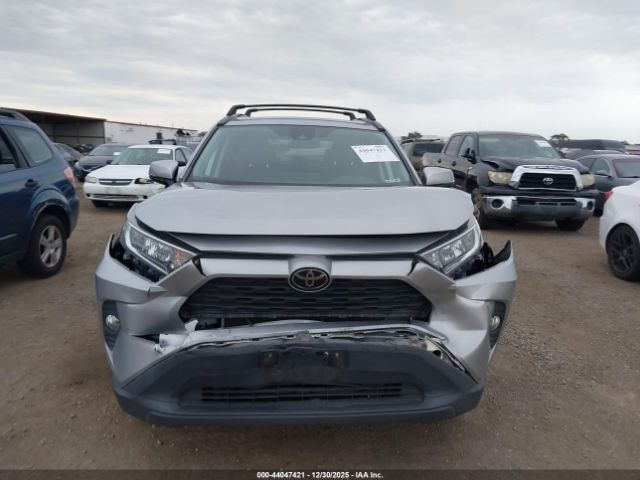 Toyota RAV4 Xle Premium Image 13