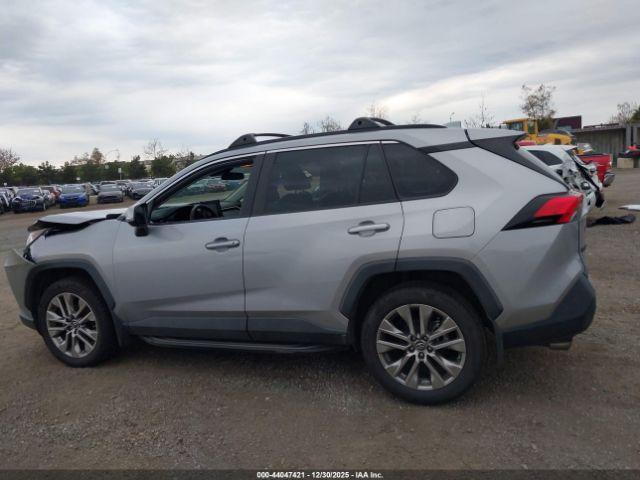 Toyota RAV4 Xle Premium Image 2