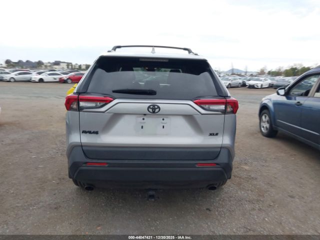 Toyota RAV4 Xle Premium Image 16