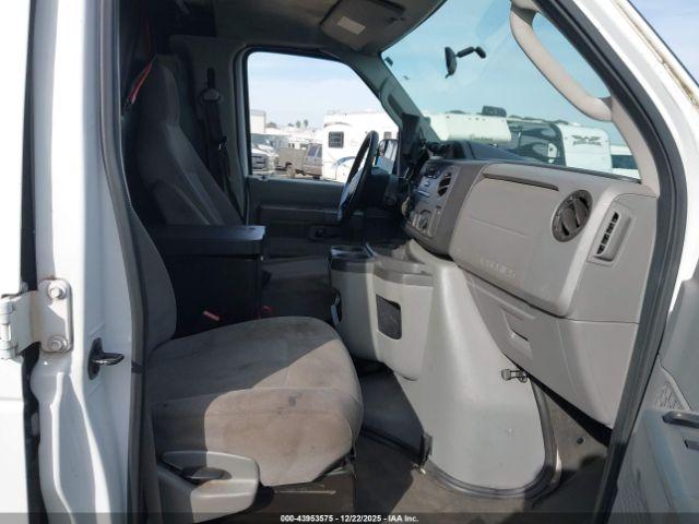 Ford E-150 Commercial Image 9