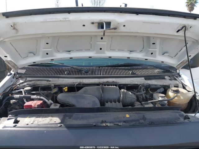 Ford E-150 Commercial Image 8