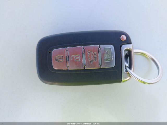 Hyundai Genesis 3.8 Image 11