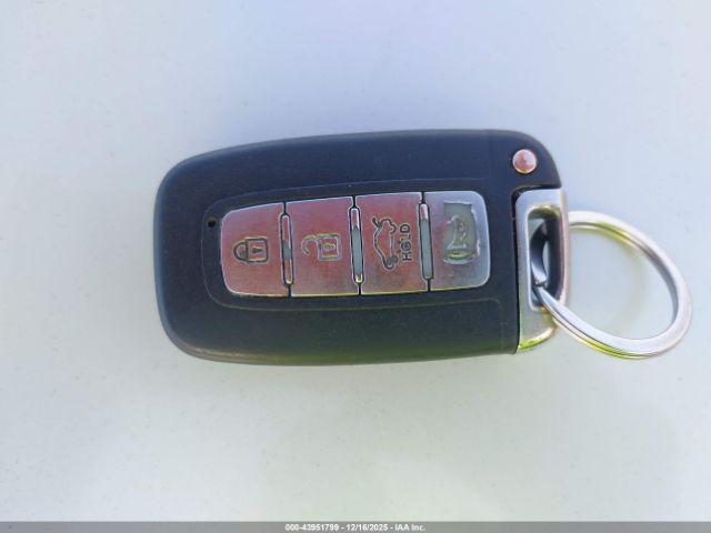 Hyundai Genesis 3.8 Image 11