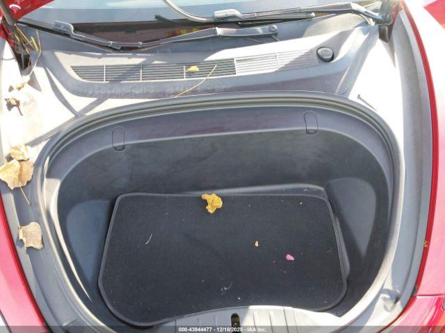 Tesla Model 3 Image 12