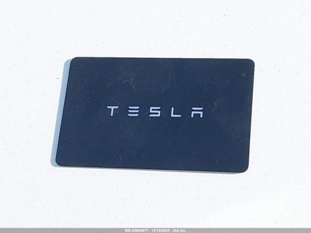 Tesla Model 3 Image 8