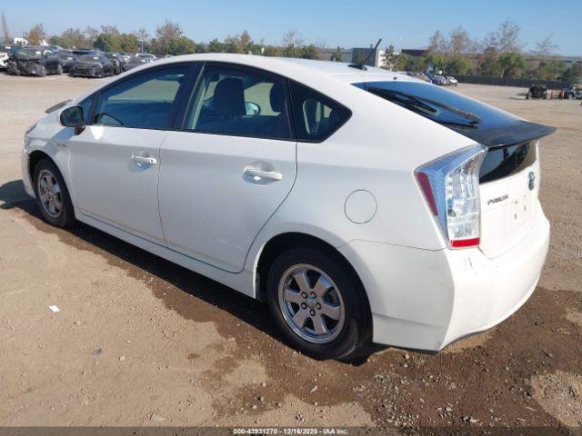Toyota Prius Three Image 3