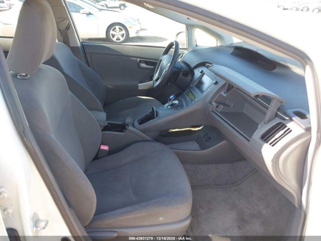 Toyota Prius Three Image 10