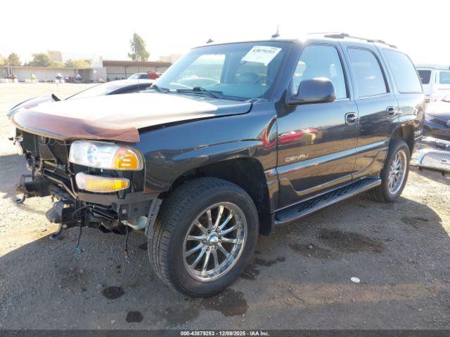 GMC Yukon Denali Image 5