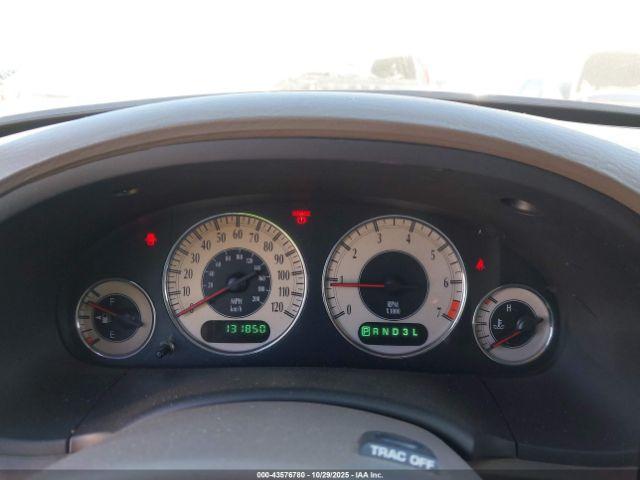 Chrysler Town & Country Limited Image 7