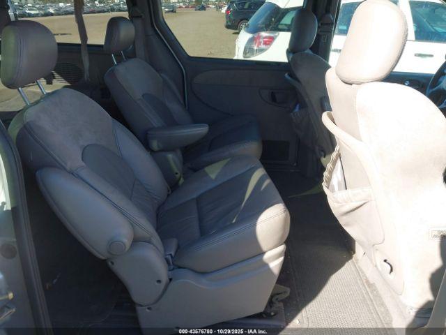 Chrysler Town & Country Limited Image 5