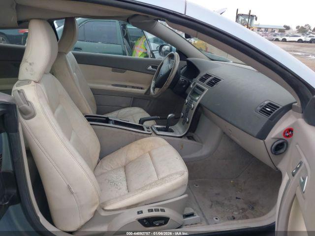 Volvo C70 T5 Image 11