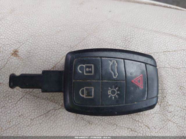 Volvo C70 T5 Image 7