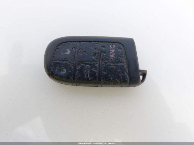 Chrysler 200 Limited Image 6