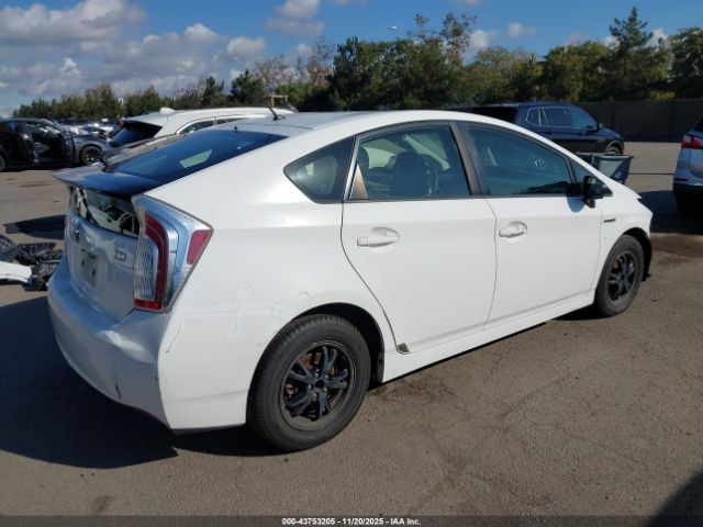 Toyota Prius Two Image 11