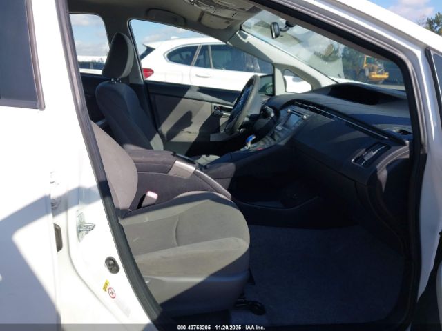 Toyota Prius Two Image 2