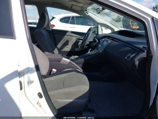 Toyota Prius Two Image 2