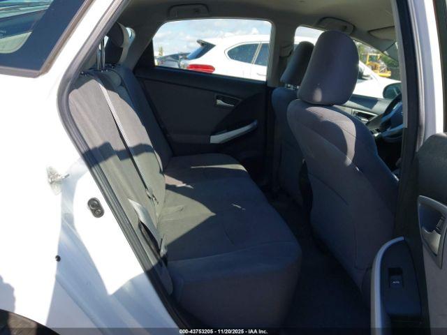 Toyota Prius Two Image 4