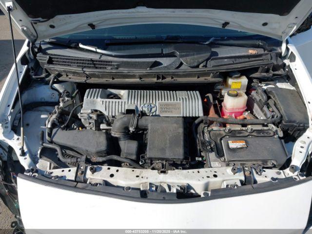 Toyota Prius Two Image 8