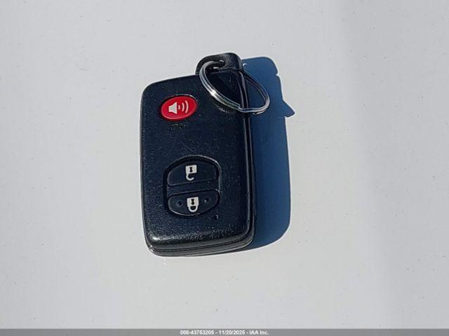 Toyota Prius Two Image 13