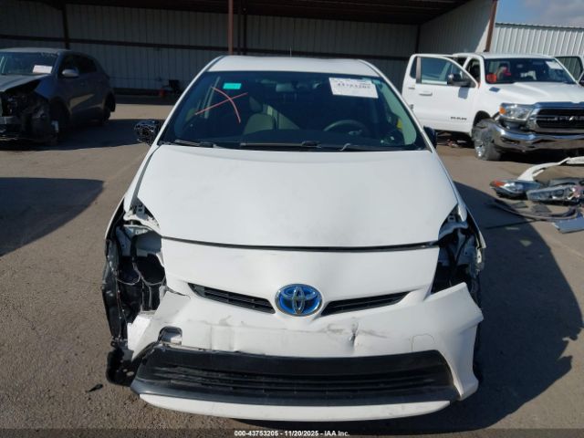 Toyota Prius Two Image 10