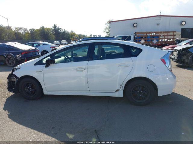 Toyota Prius Two Image 12