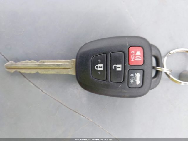 Toyota Corolla Le Image 12