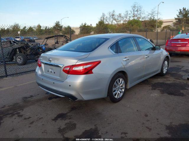 Nissan Altima Image 2