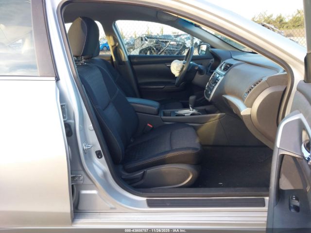 Nissan Altima Image 3