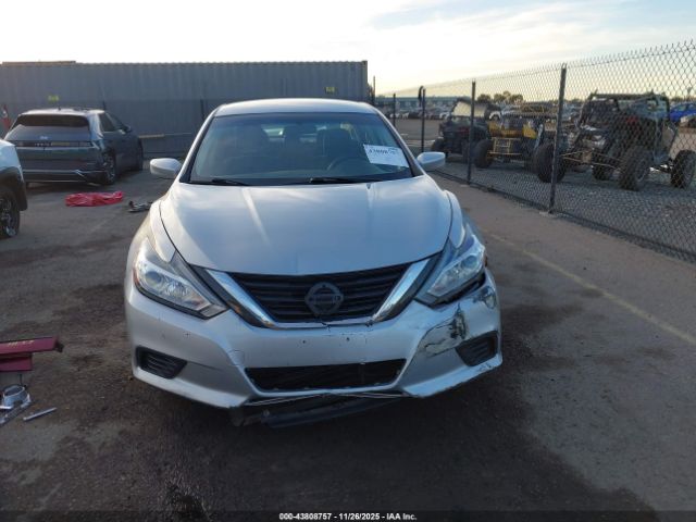 Nissan Altima Image 13