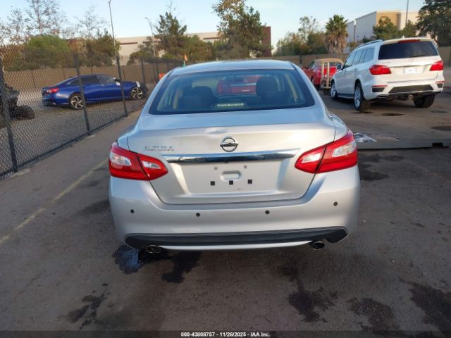 Nissan Altima Image 12