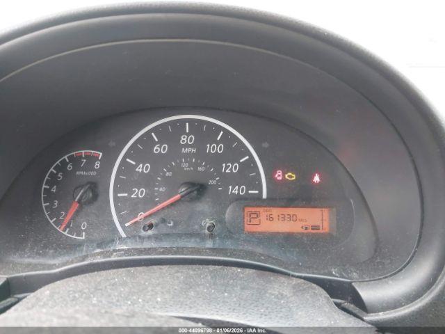 Nissan Versa 1.6 S Image 2