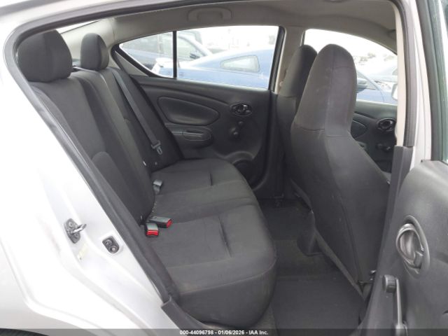 Nissan Versa 1.6 S Image 11